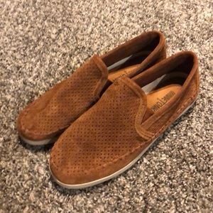 Minnetonka Pacific Slip On size 8